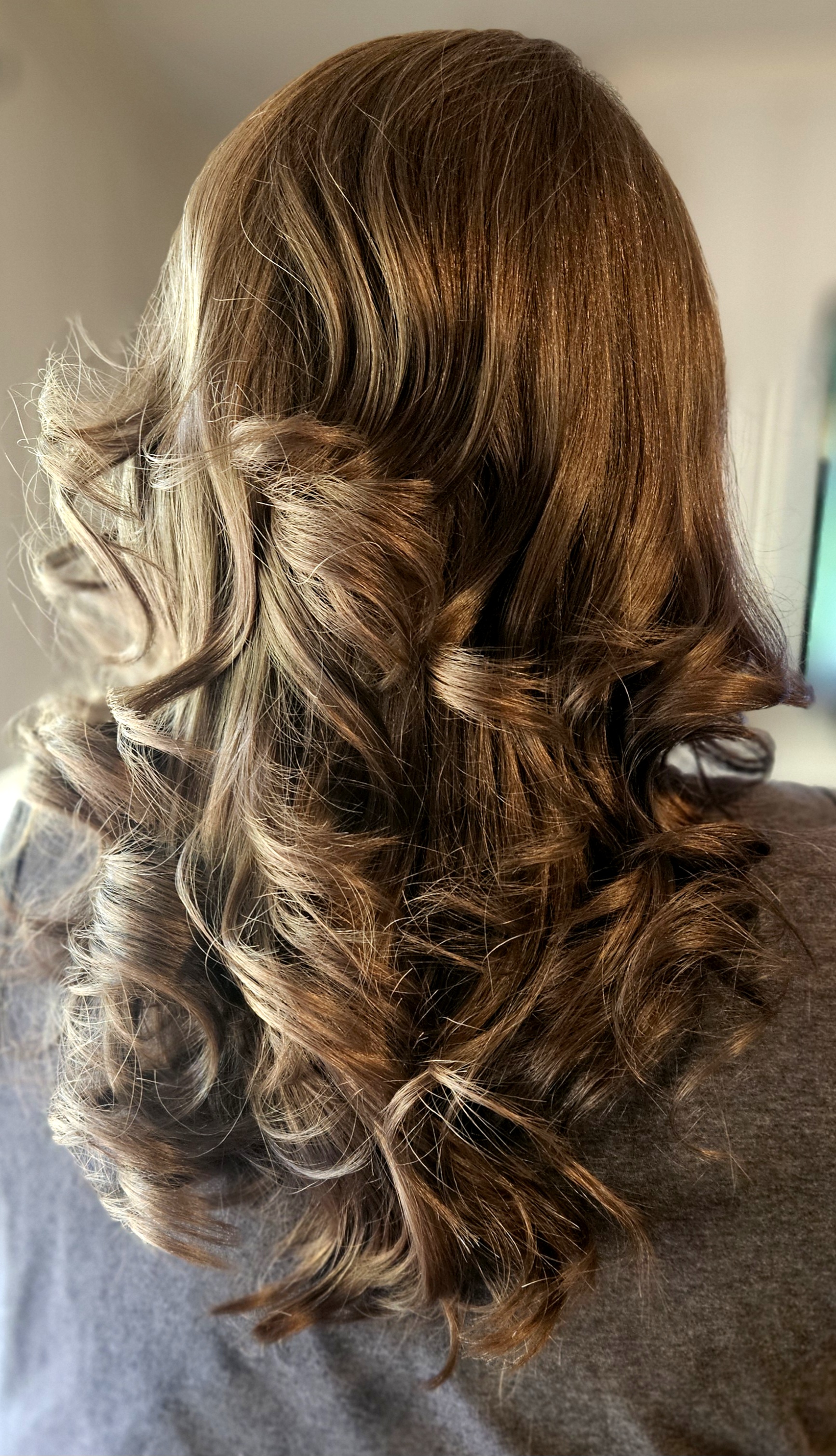 Loose brown curls with caramel tones